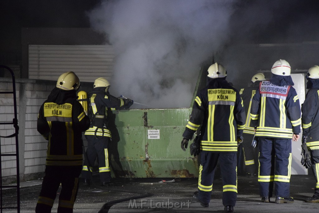 Feuer Papp Presscontainer Koeln Hoehenberg Bochumerstr P044.JPG - Miklos Laubert